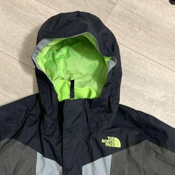 The North Face , boys medium (10/12) hyvent rain jacket with removable fleece - Picture 2 of 7